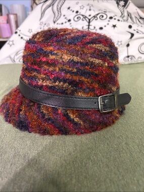 Women's Multicolor Bouclé Bucket Hat with Black Buckle Band